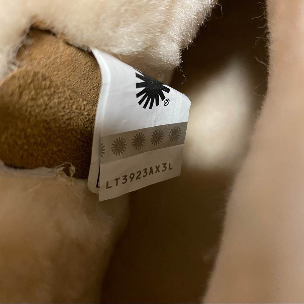 UGG | Classic Femme Zip Mini In Chestnut NEW In Box - Picture 6 of 12